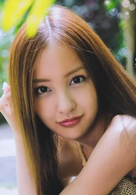 板野友美